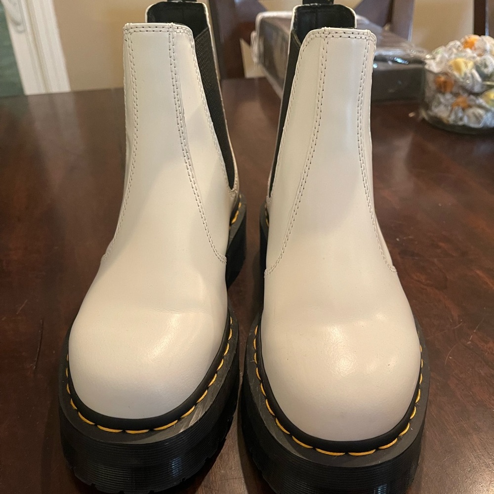 Dr. Marten White Chelsea Platform Boots EU 40/ UK 7/ US 9/9.5